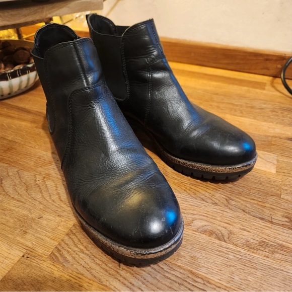 Carmela Shoes - Women's Black Leather Ankle Booties